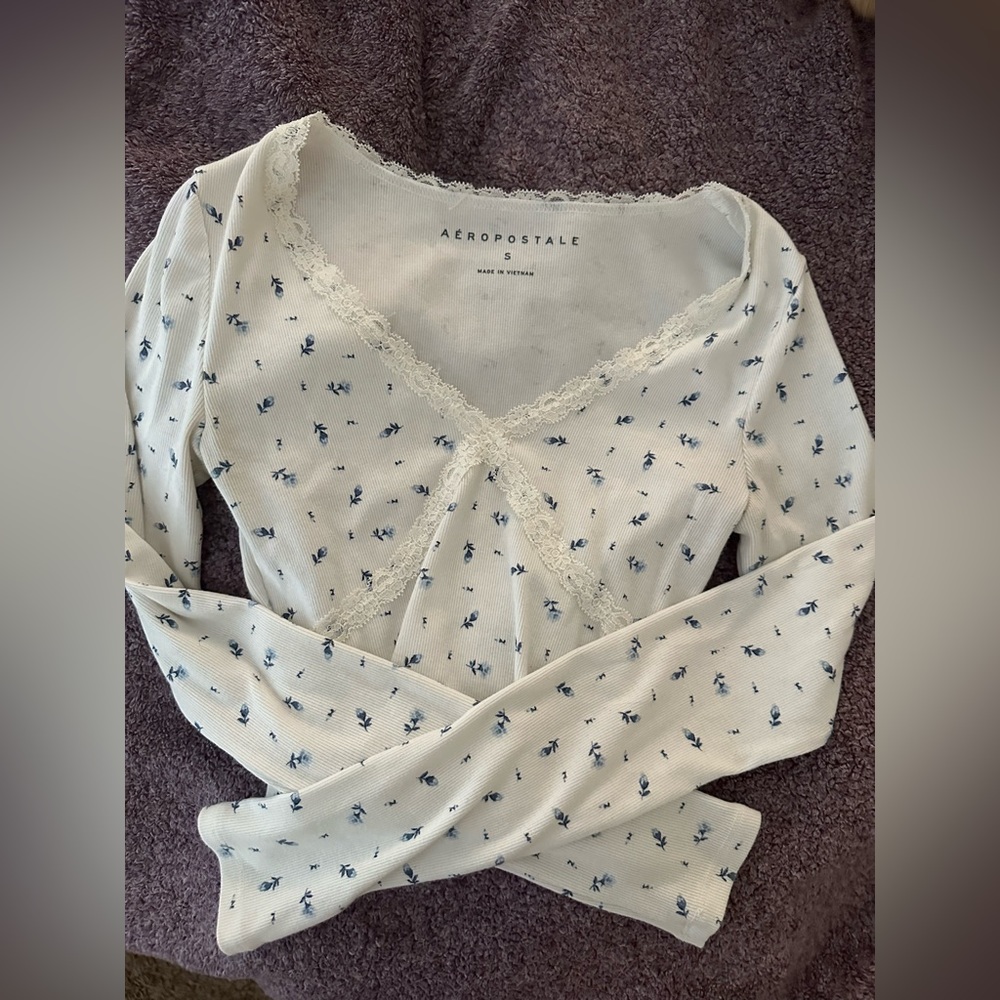 Aeropostale long sleeve floral crop top